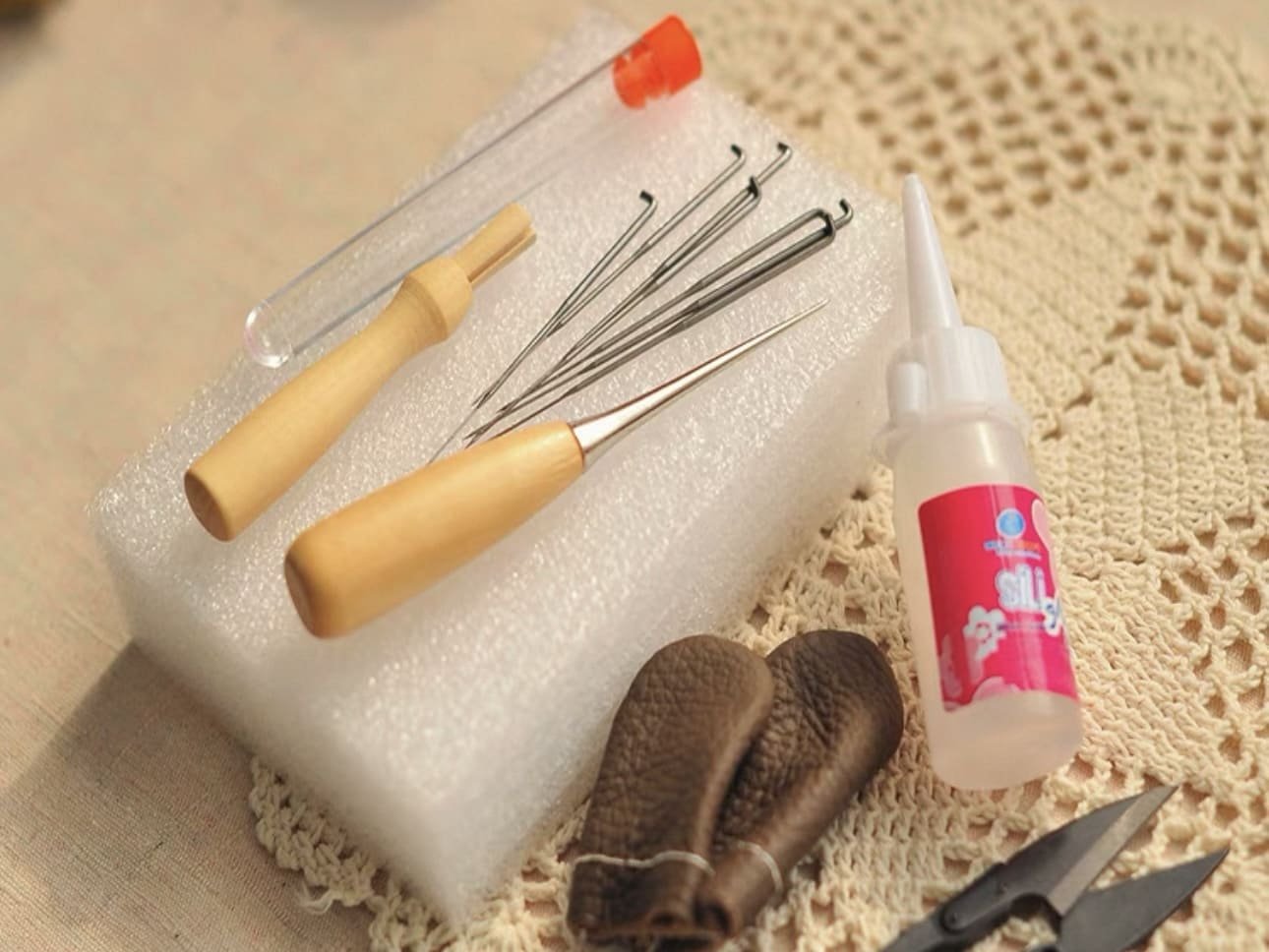 What is the best mat for needle felting? 16 needle felting needles 15