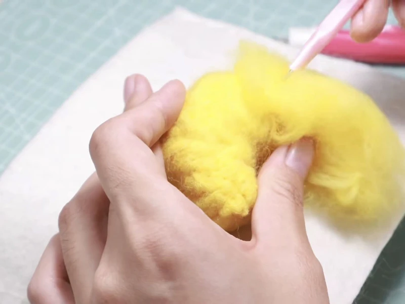 How is needle felting performed? 16 Needle Felting Process with Merino Wool Roving